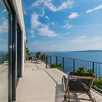 Beautiful Seafront Split Villa 9 Bedrooms Bellamar Vista Retreat Large Heated Infinity Pool Jacuzzi Makarska